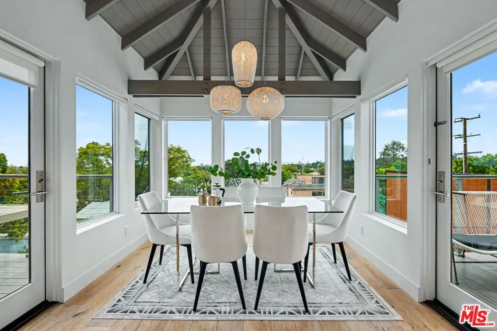 922 Berkeley Street Santa Monica, CA 90403