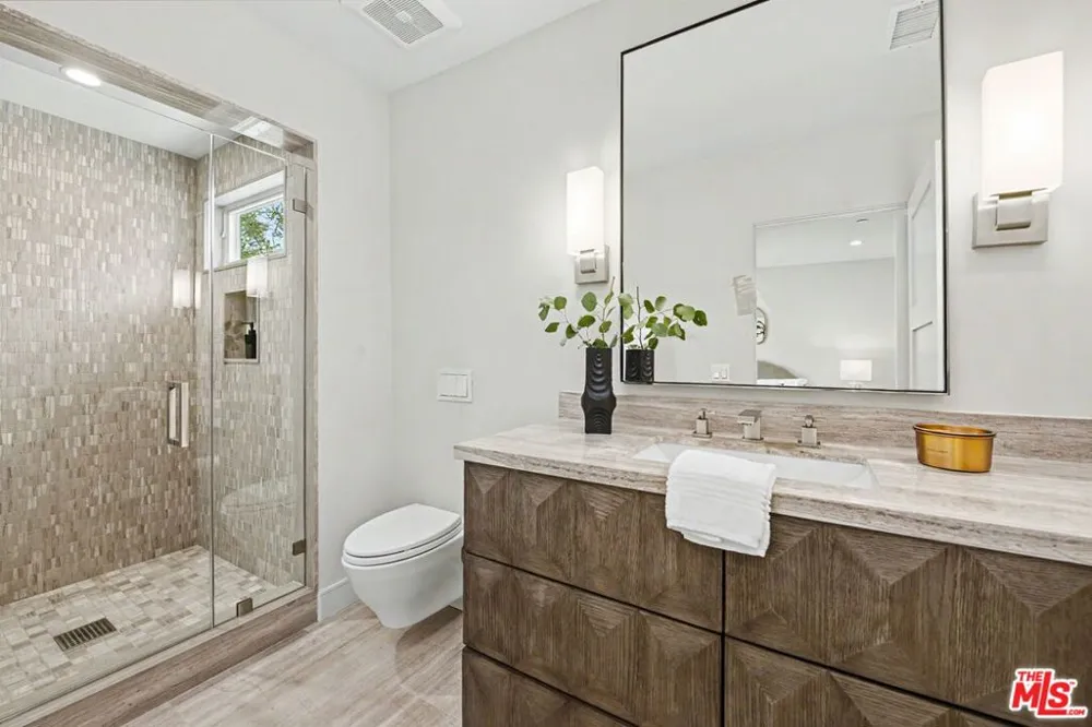 922 Berkeley Street Santa Monica, CA 90403
