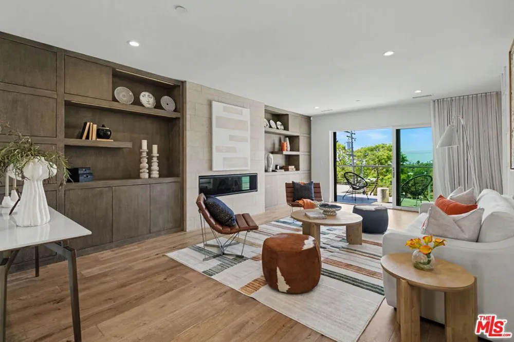 922 Berkeley Street Santa Monica, CA 90403