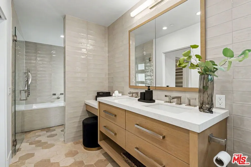 922 Berkeley Street Santa Monica, CA 90403