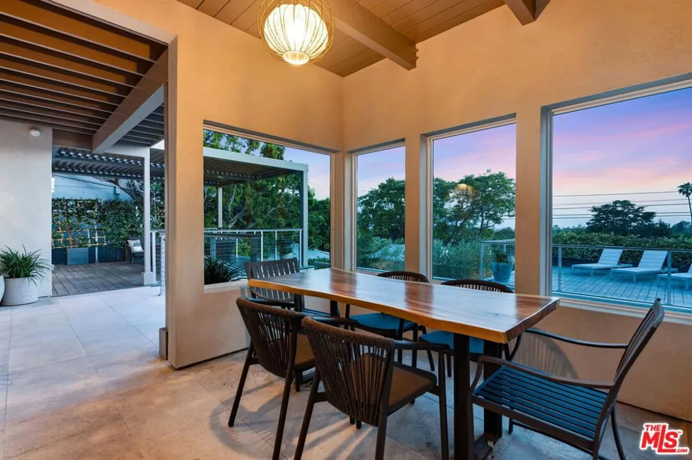 922 Berkeley Street Santa Monica, CA 90403