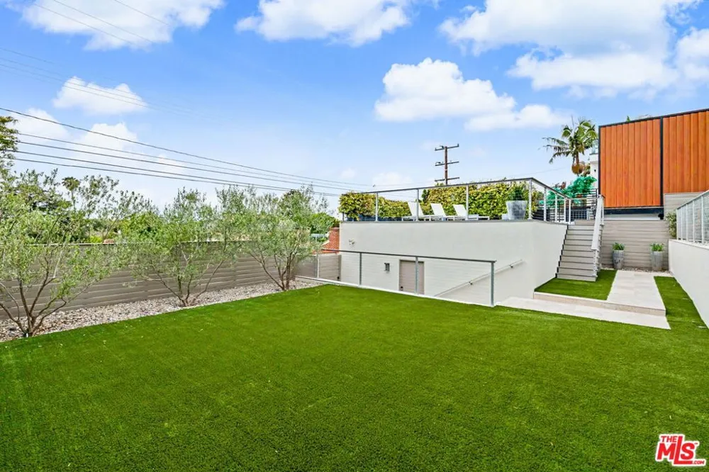 922 Berkeley Street Santa Monica, CA 90403