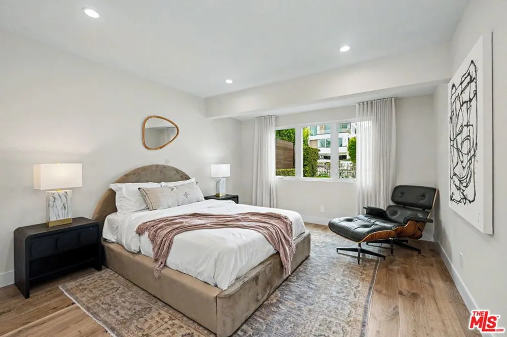 922 Berkeley Street Santa Monica, CA 90403