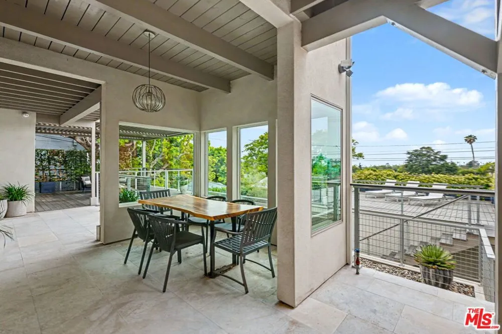 922 Berkeley Street Santa Monica, CA 90403