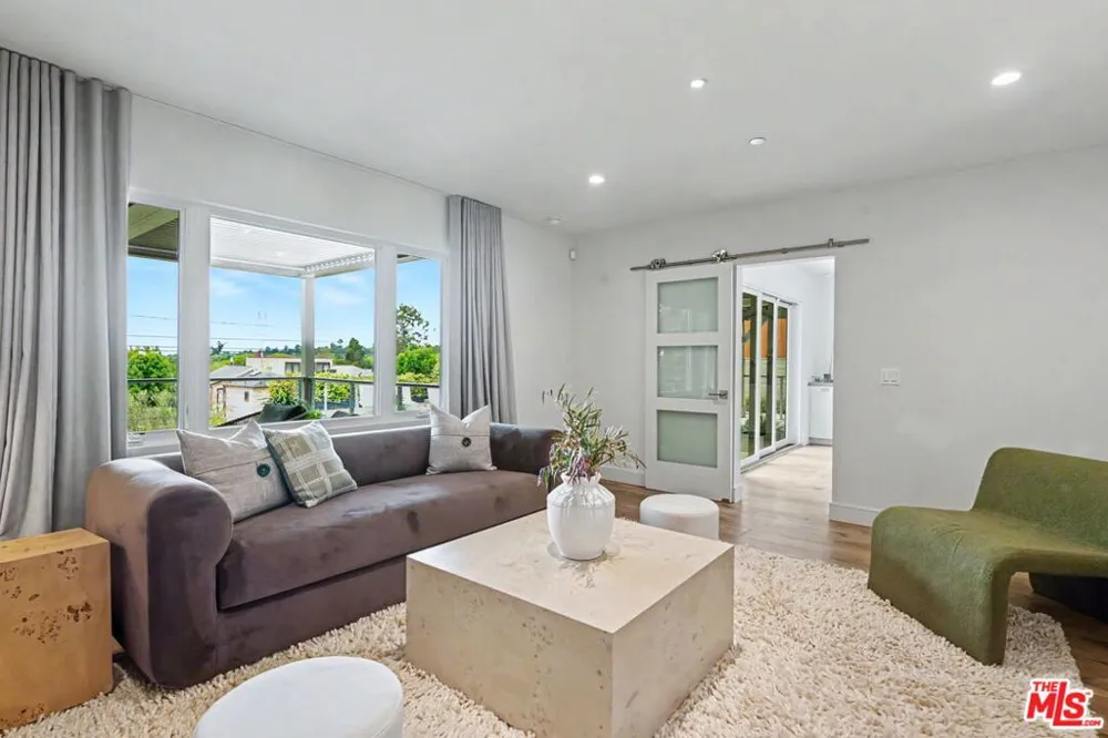 922 Berkeley Street Santa Monica, CA 90403