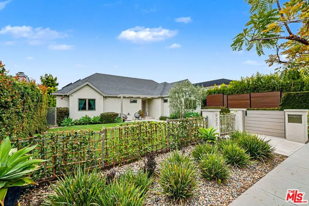 922 Berkeley Street Santa Monica, CA 90403