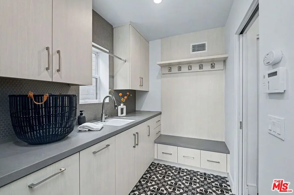 922 Berkeley Street Santa Monica, CA 90403