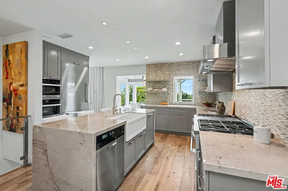 922 Berkeley Street Santa Monica, CA 90403