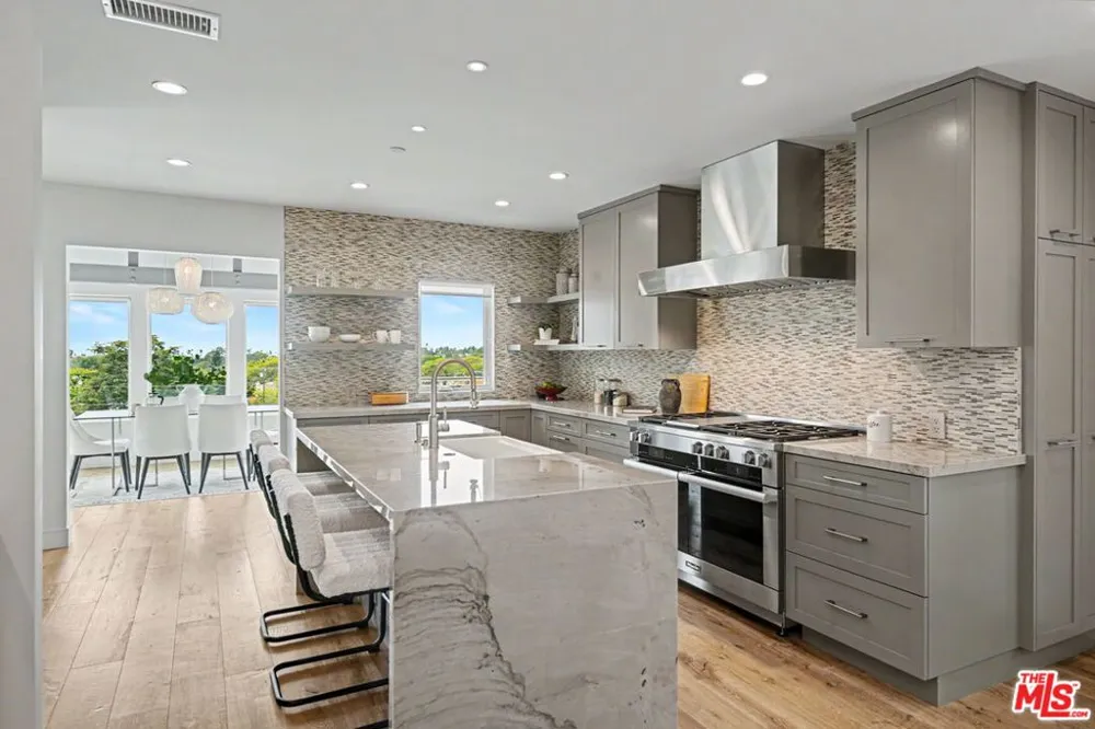 922 Berkeley Street Santa Monica, CA 90403