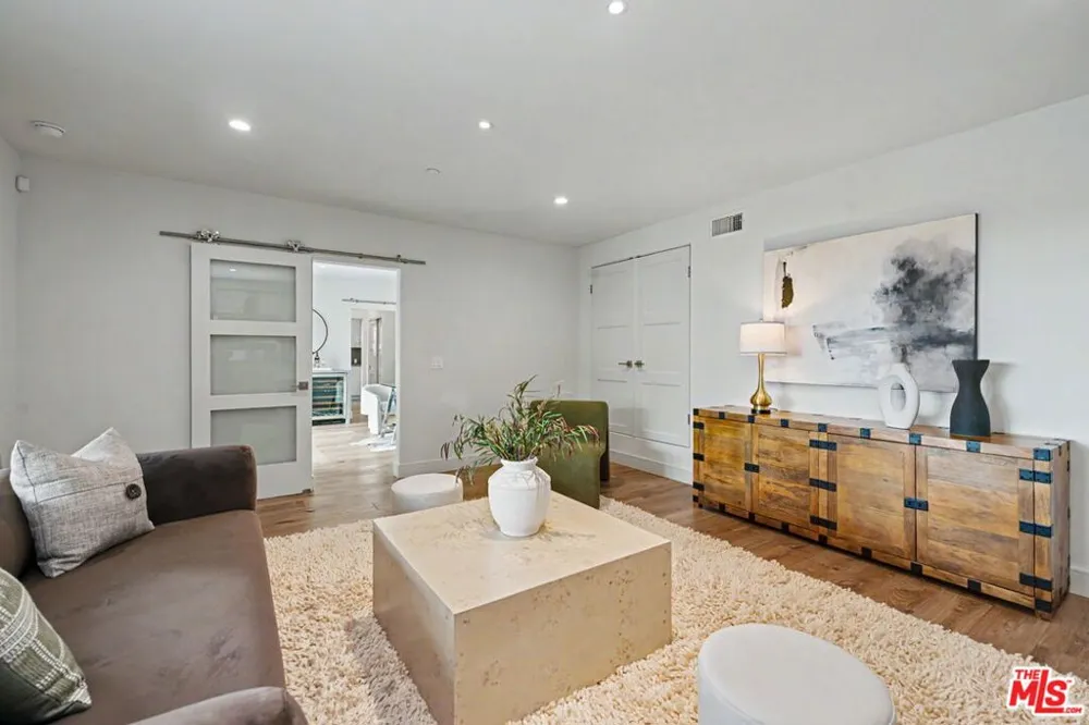 922 Berkeley Street Santa Monica, CA 90403