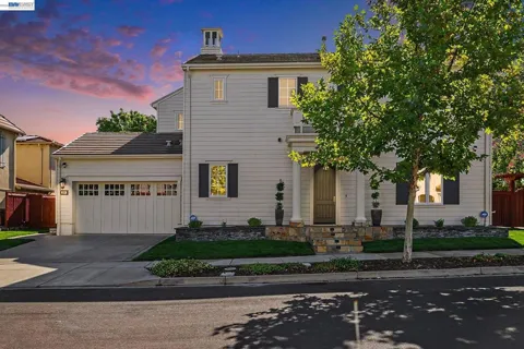 800 GRIFFON CT