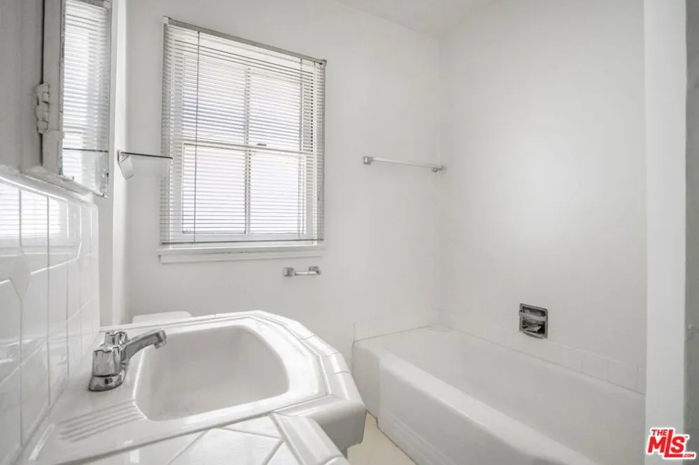 8551 Holloway Drive #3/4 West Hollywood, CA 90069