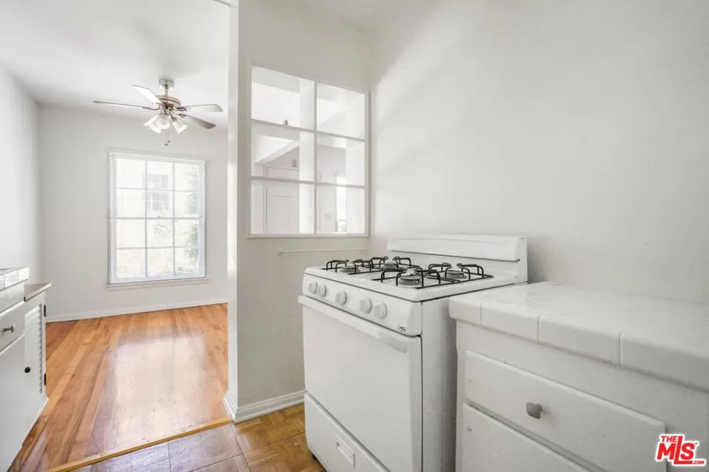 8551 Holloway Drive #3/4 West Hollywood, CA 90069