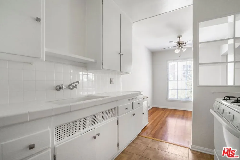 8551 Holloway Drive #3/4 West Hollywood, CA 90069