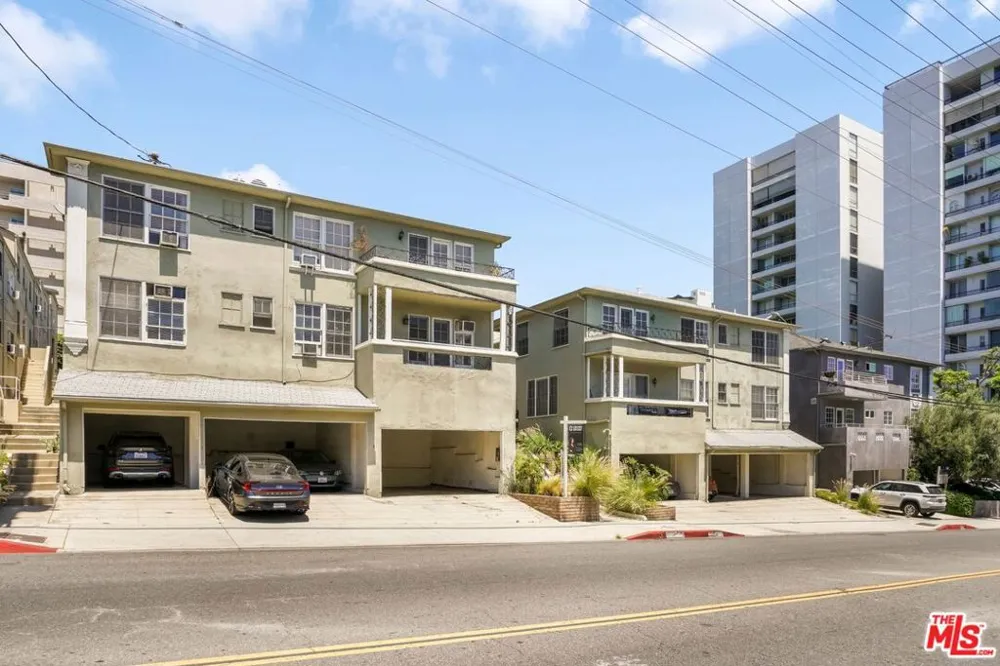 8551 Holloway Drive #3/4 West Hollywood, CA 90069