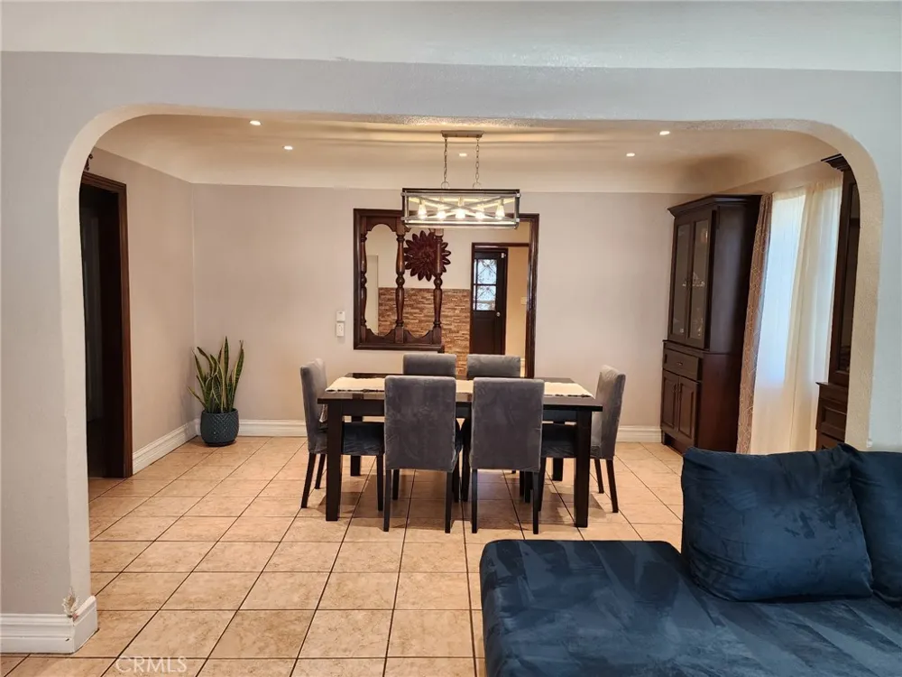 4409 E 56th Maywood, CA 90270