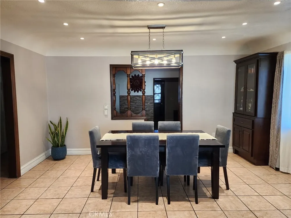4409 E 56th Maywood, CA 90270