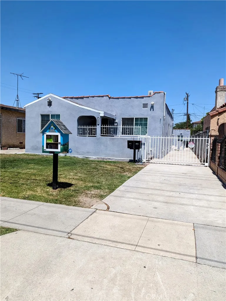 4409 E 56th Maywood, CA 90270