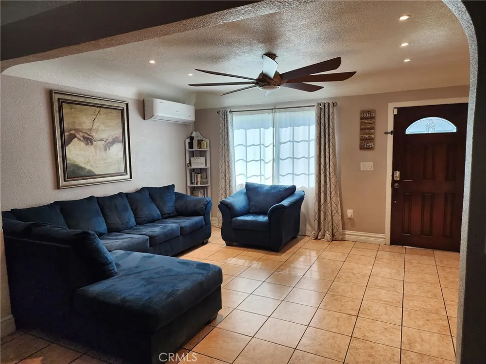 4409 E 56th Maywood, CA 90270