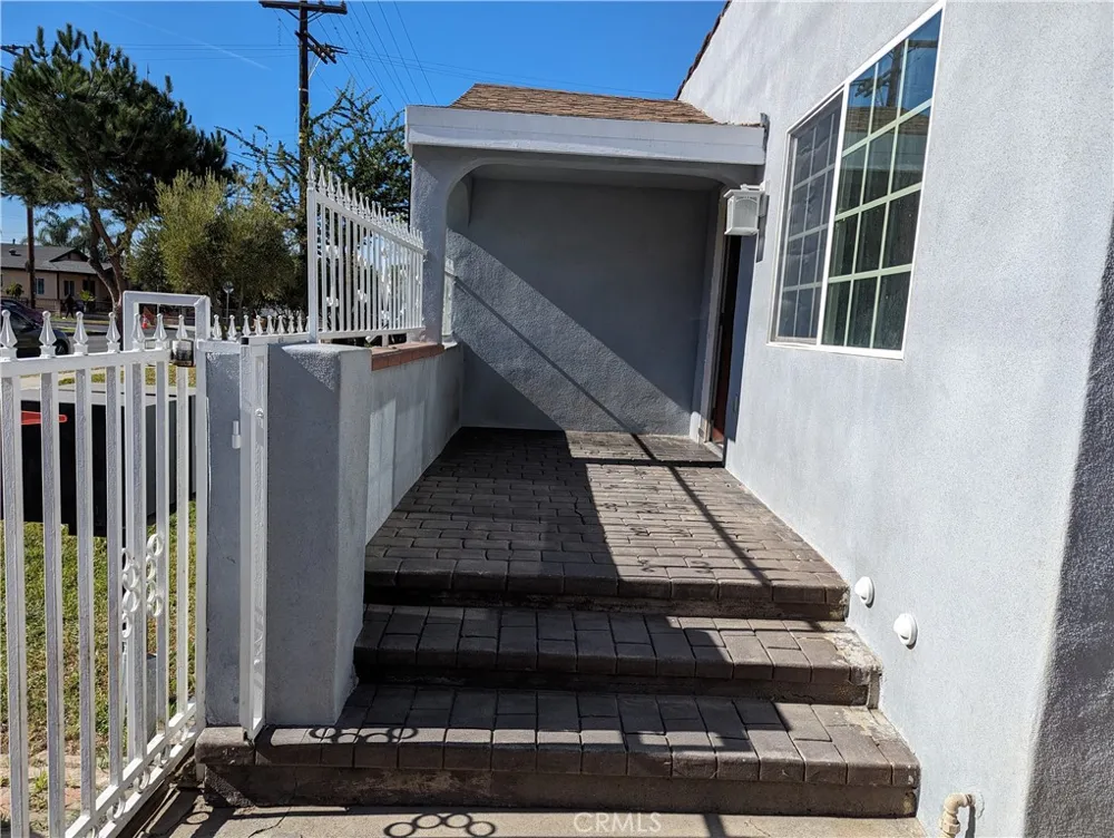 4409 E 56th Maywood, CA 90270