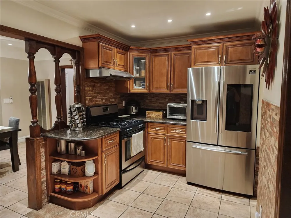 4409 E 56th Maywood, CA 90270