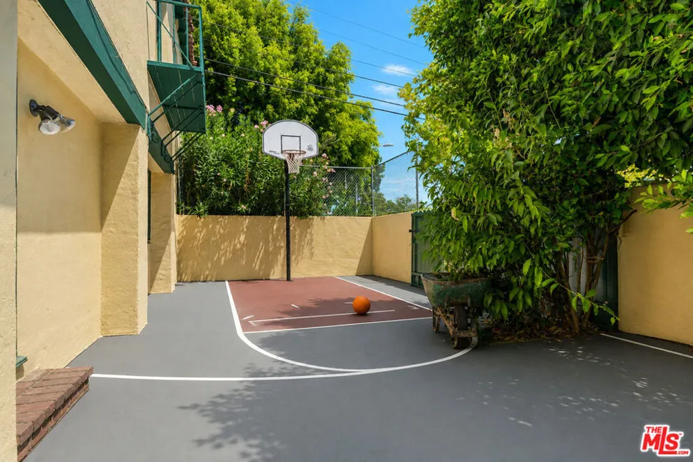 602 Bedford Drive Beverly Hills, CA 90210