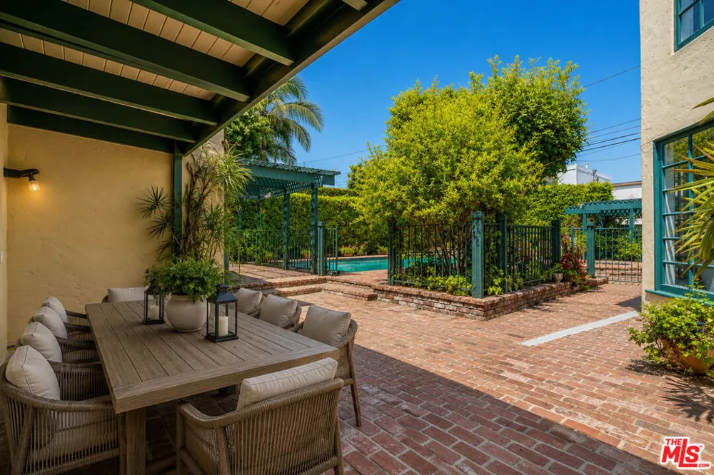 602 Bedford Drive Beverly Hills, CA 90210