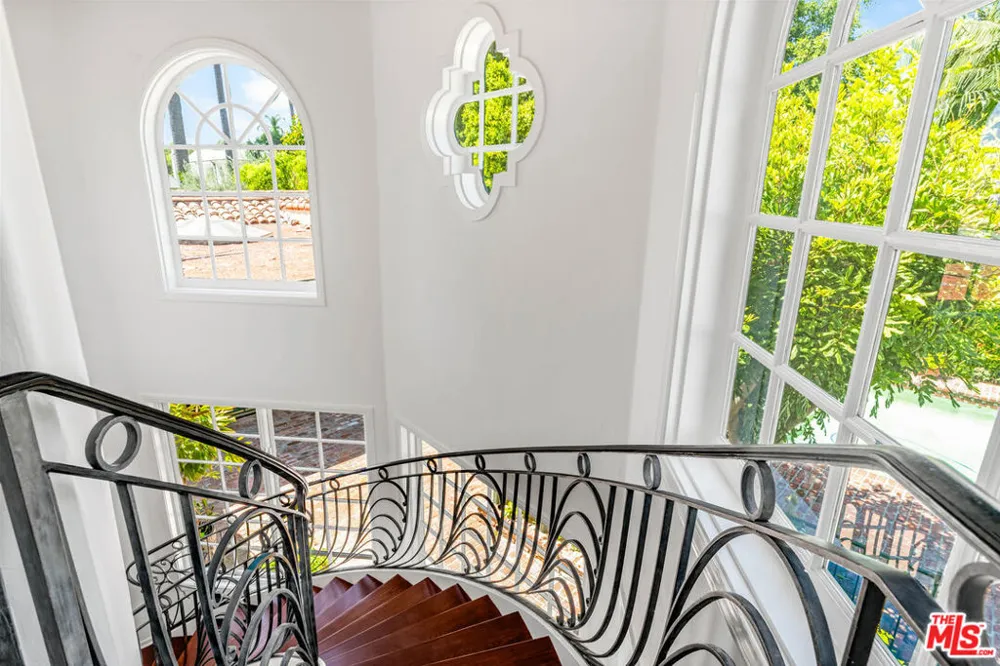 602 Bedford Drive Beverly Hills, CA 90210