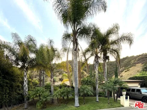 1727 San Ysidro Drive