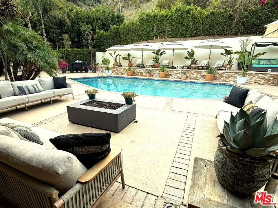 1727 San Ysidro Drive Beverly Hills, CA 90210