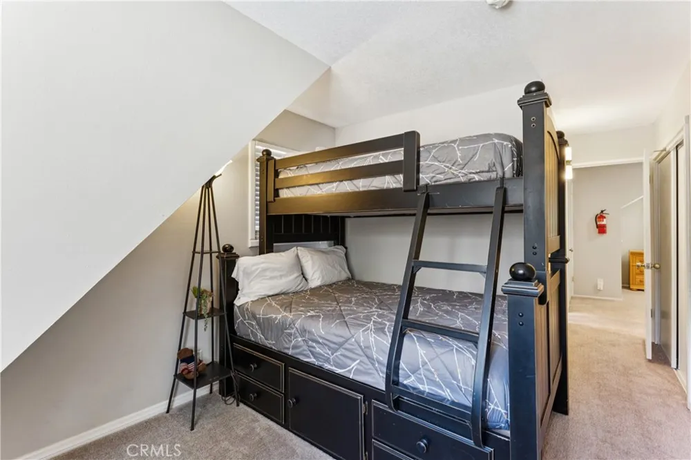 378 Oak Drive Lake Arrowhead, CA 92352