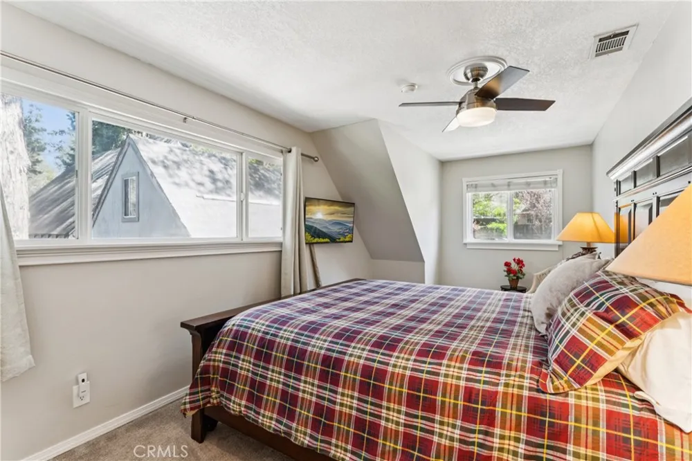 378 Oak Drive Lake Arrowhead, CA 92352