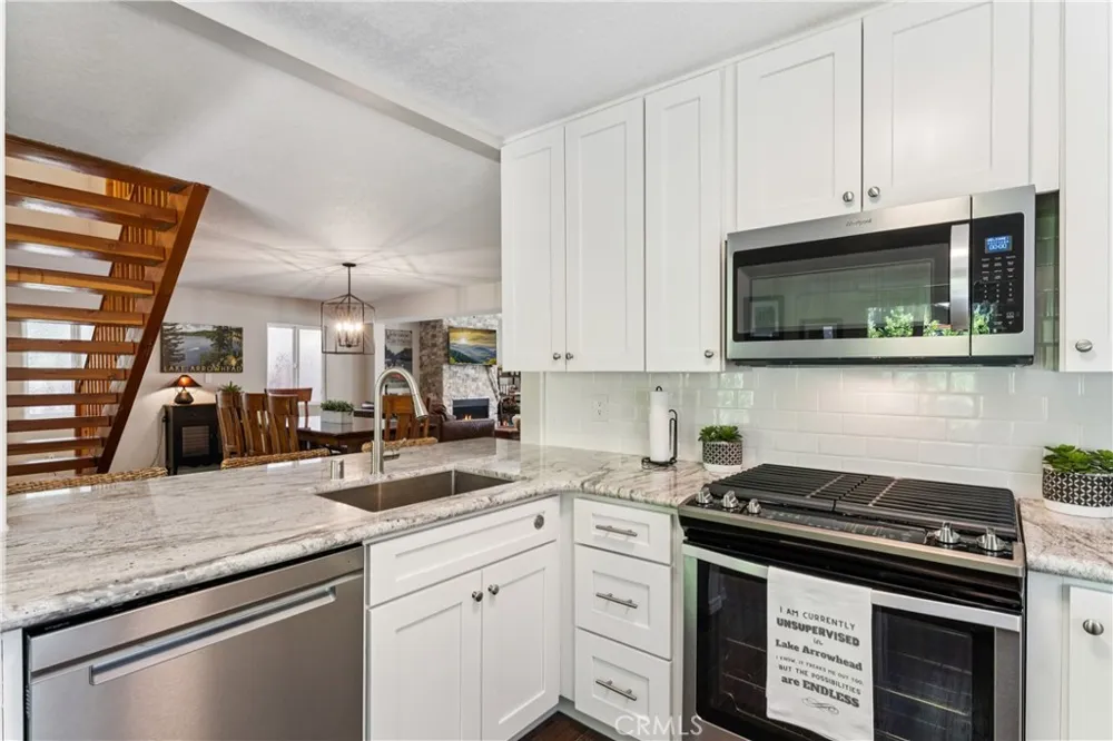378 Oak Drive Lake Arrowhead, CA 92352