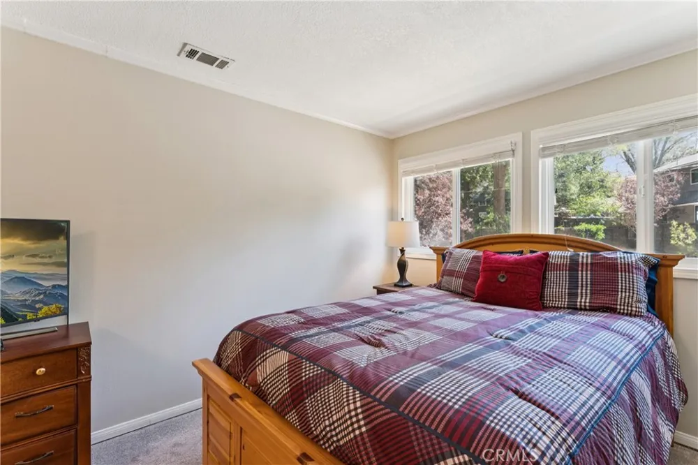 378 Oak Drive Lake Arrowhead, CA 92352