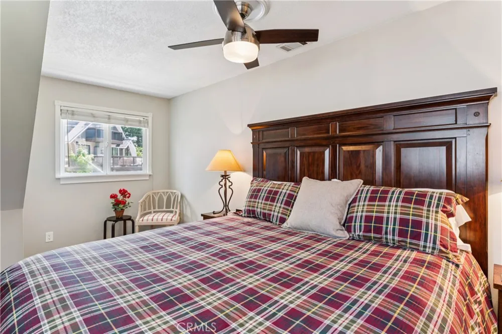 378 Oak Drive Lake Arrowhead, CA 92352