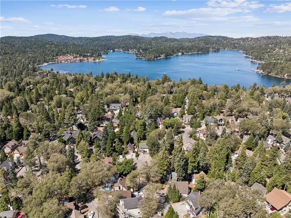 378 Oak Drive Lake Arrowhead, CA 92352