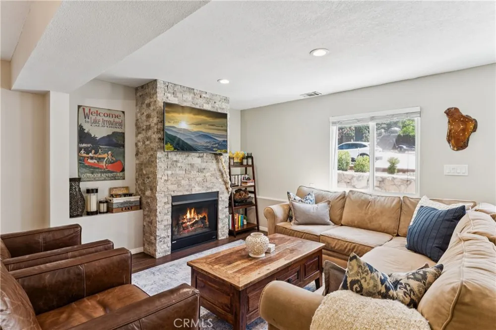 378 Oak Drive Lake Arrowhead, CA 92352