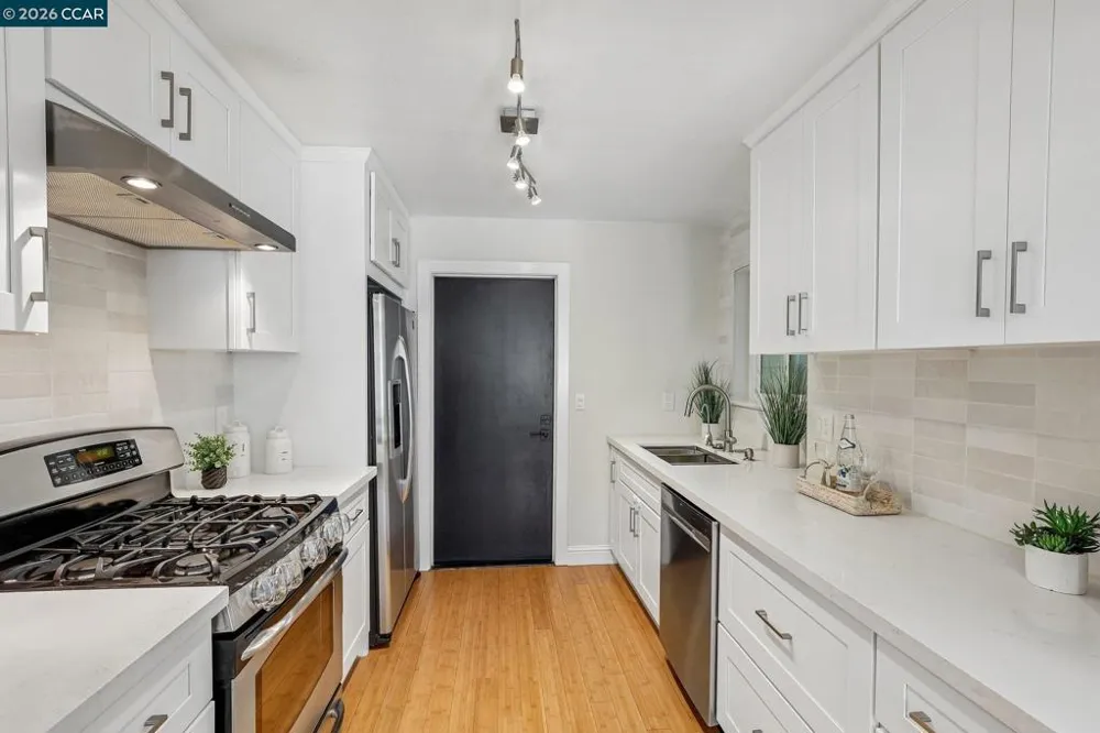 6560 Pioneer Ln #32 Dublin, CA 94568
