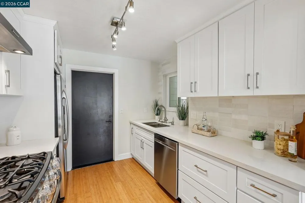 6560 Pioneer Ln #32 Dublin, CA 94568