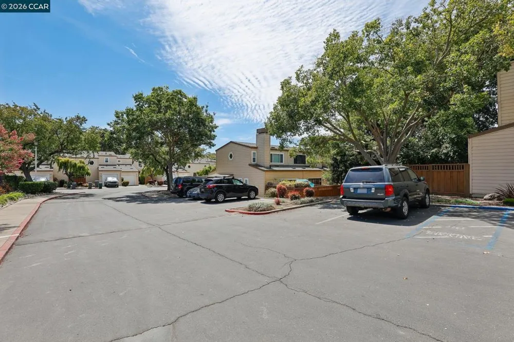 6560 Pioneer Ln #32 Dublin, CA 94568