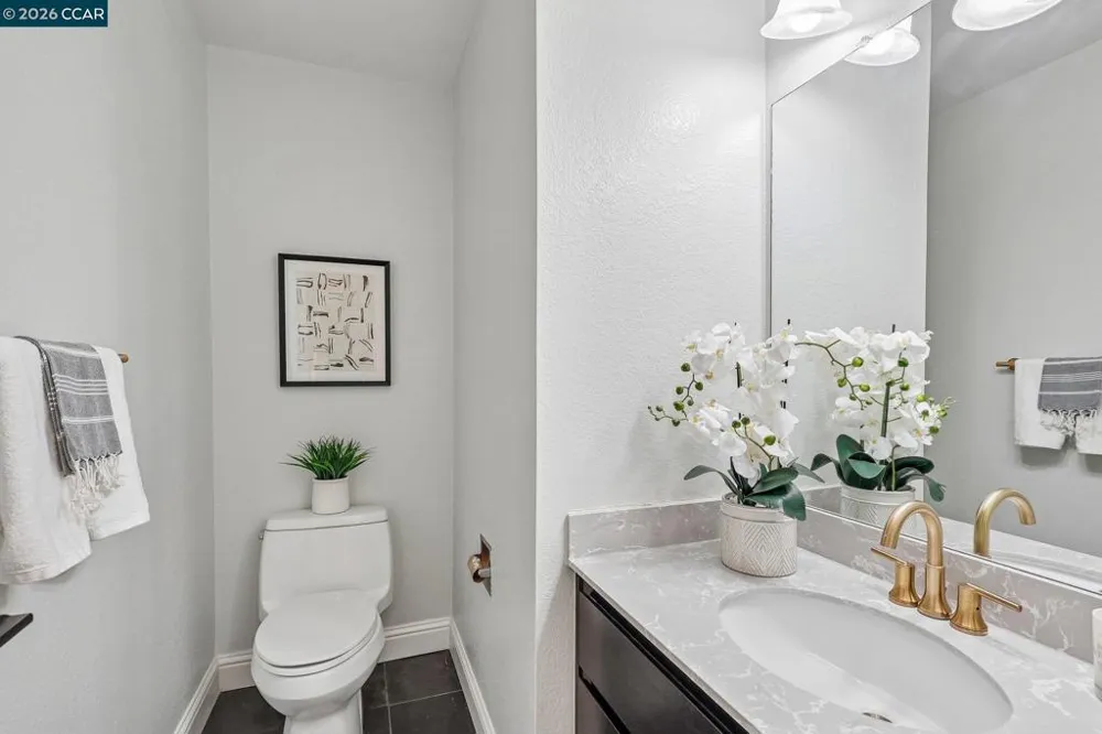 6560 Pioneer Ln #32 Dublin, CA 94568