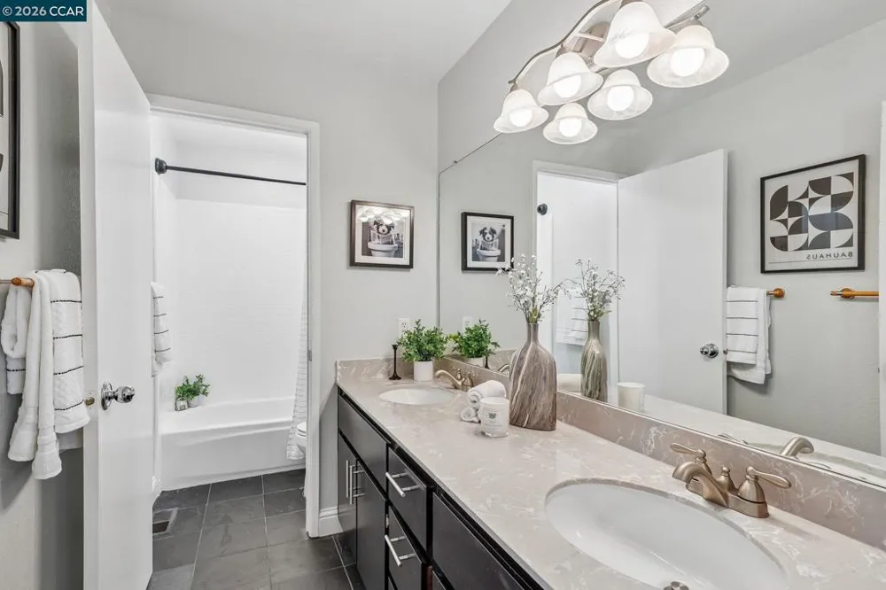6560 Pioneer Ln #32 Dublin, CA 94568