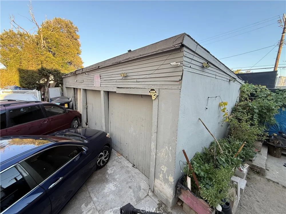 5324 S Hoover Los Angeles, CA 90037