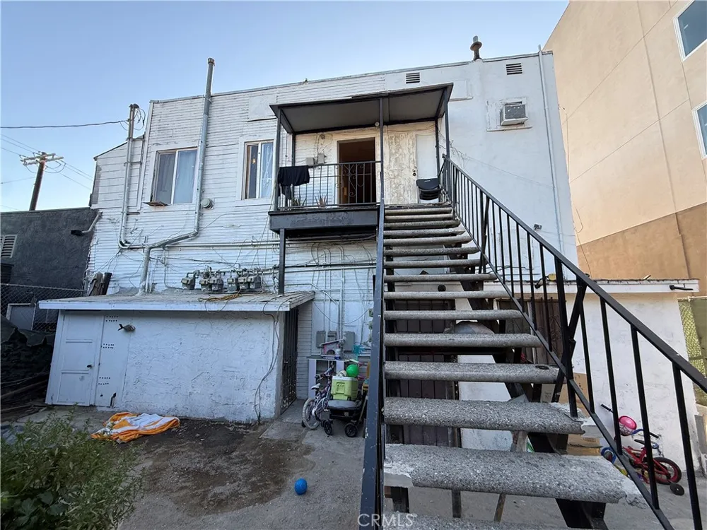 5324 S Hoover Los Angeles, CA 90037