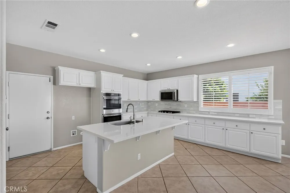 12611 Avocado Way Riverside, CA 92503