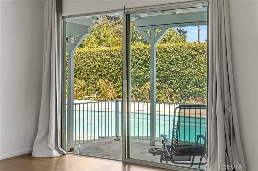 15701 Tuba North Hills, CA 91343