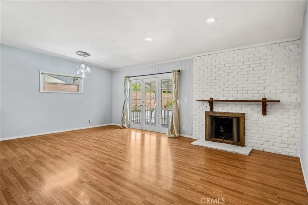 15701 Tuba North Hills, CA 91343