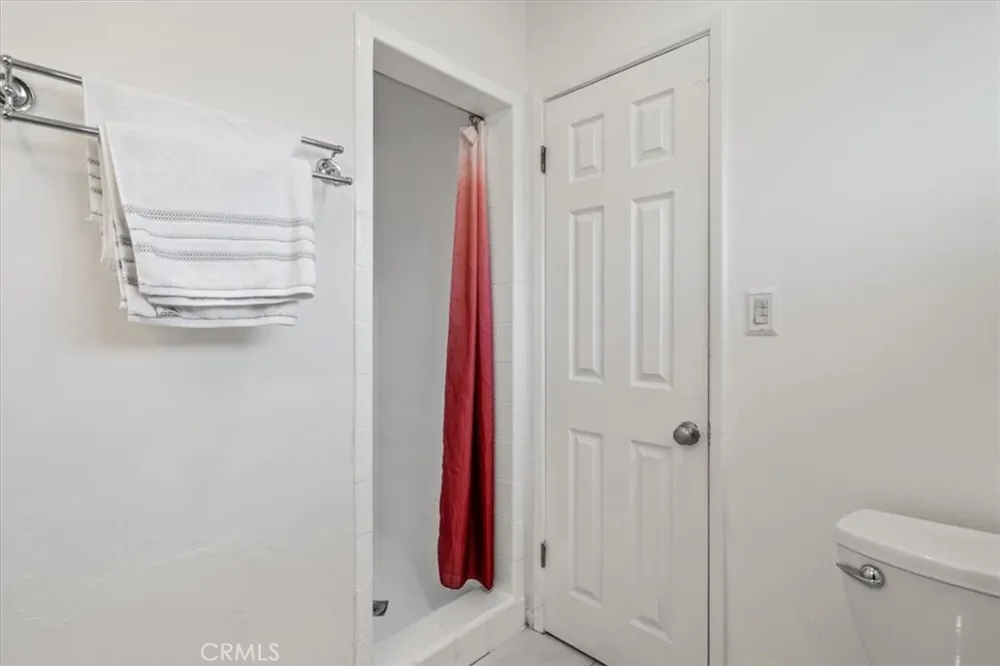 15701 Tuba North Hills, CA 91343