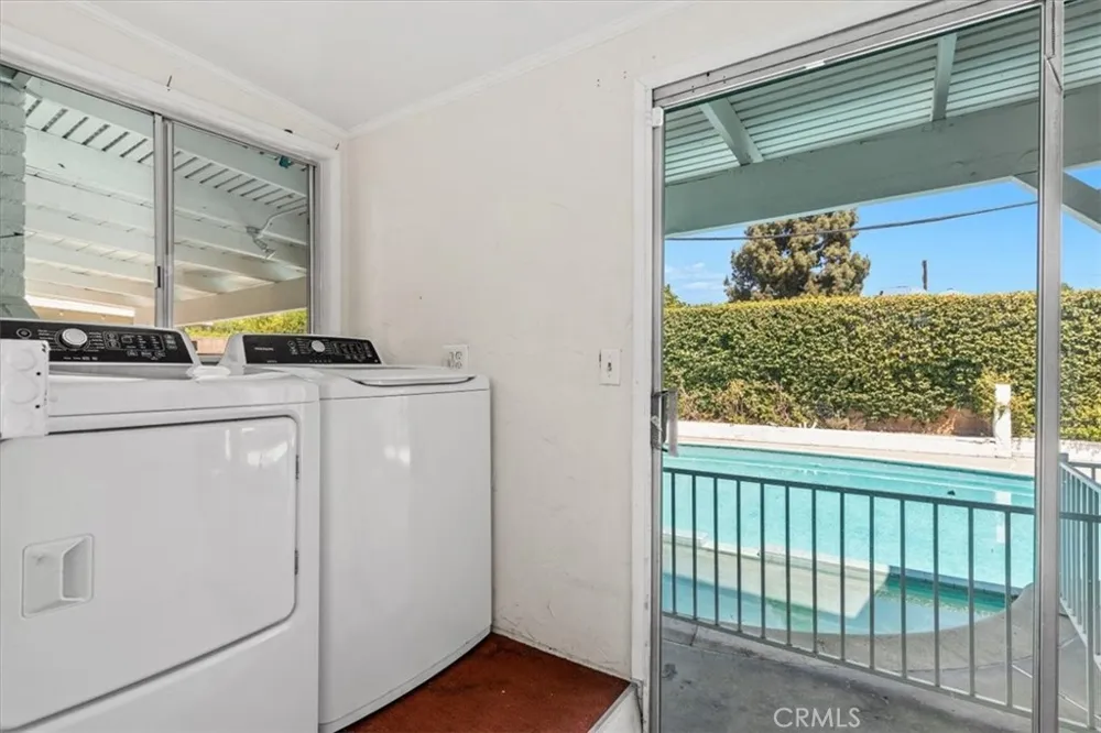 15701 Tuba North Hills, CA 91343
