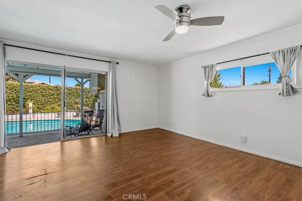 15701 Tuba North Hills, CA 91343